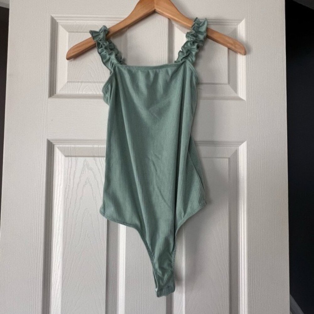 21 Saints Sage Ribbed Bodysuit Ruffle Strap Tank Fitted Stretch Size S